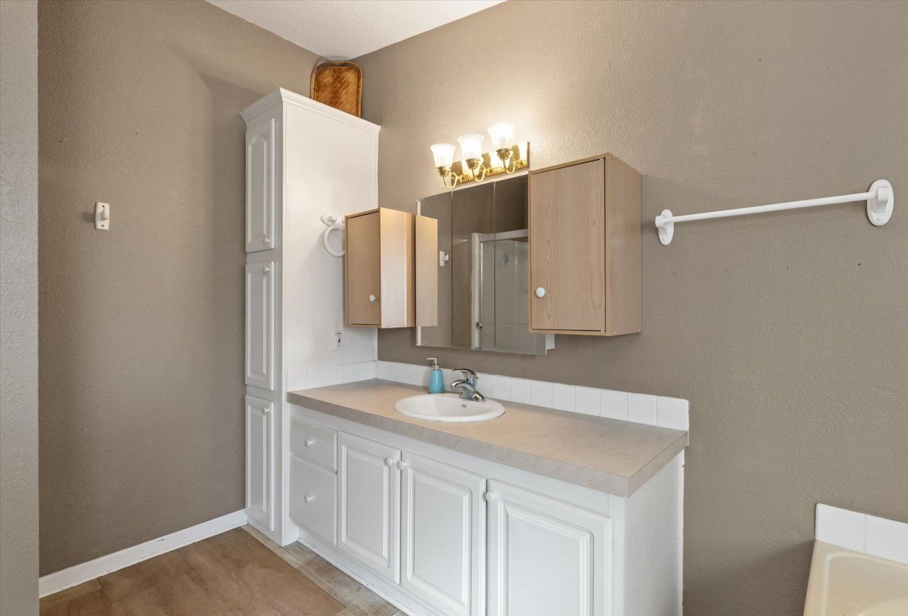 3210 Sidneys Road Photo 17