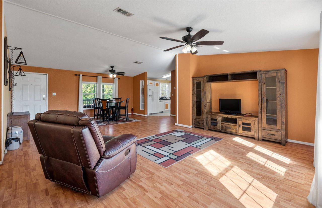 3210 Sidneys Road Photo 9