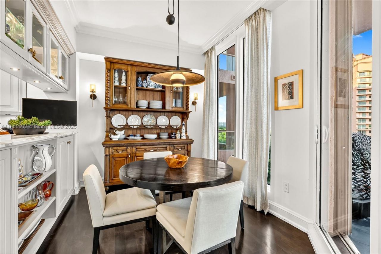 60 Edgewater Dr, Unit 7A, Coral Gables, FL 33133 Photo