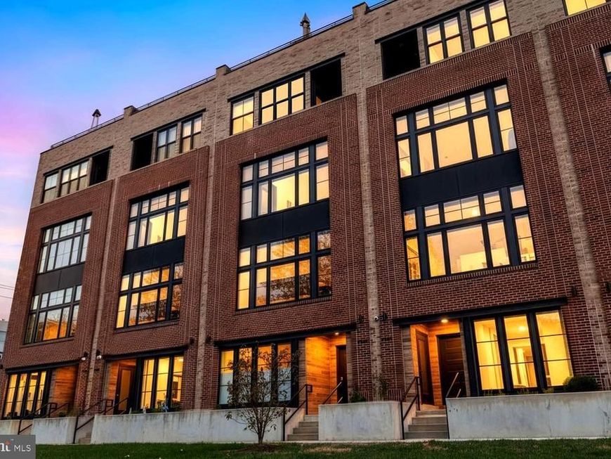 4586 Riverside Way, Philadelphia, PA 19127 Main Photo