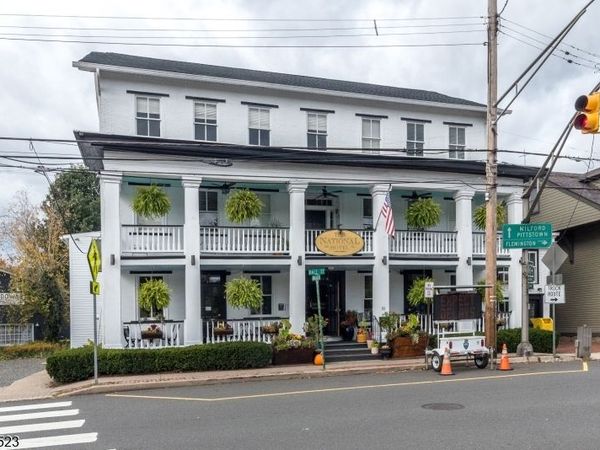 31 Race St, Frenchtown, NJ 08825