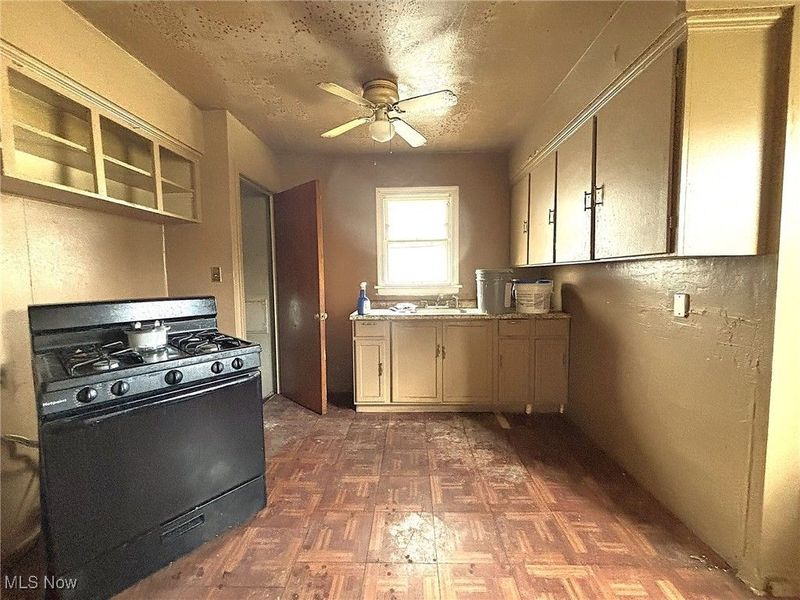 3927 E 153rd Street, Cleveland, OH 44128 Photo 2