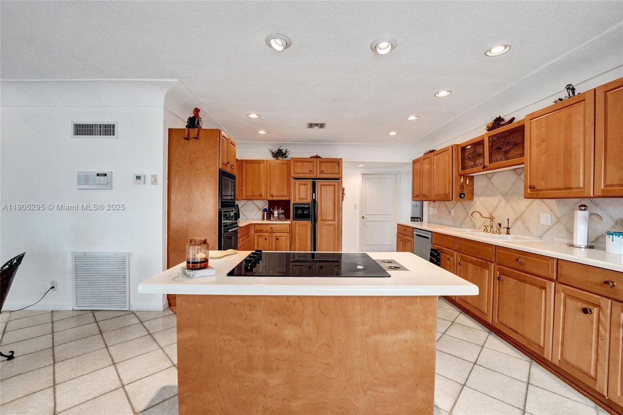 2889 NE 35th St, Fort Lauderdale, FL 33306 Photo