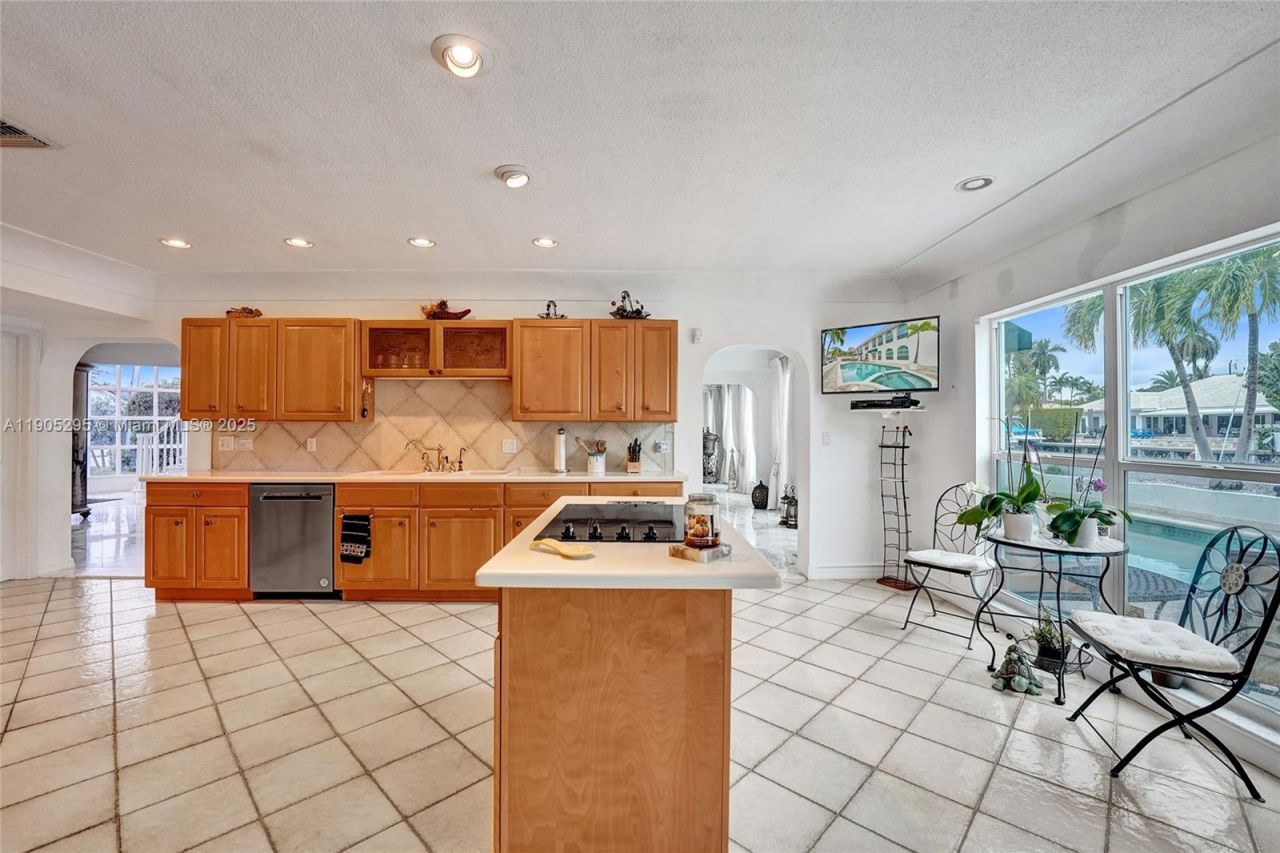 2889 NE 35th St, Fort Lauderdale, FL 33306 Photo