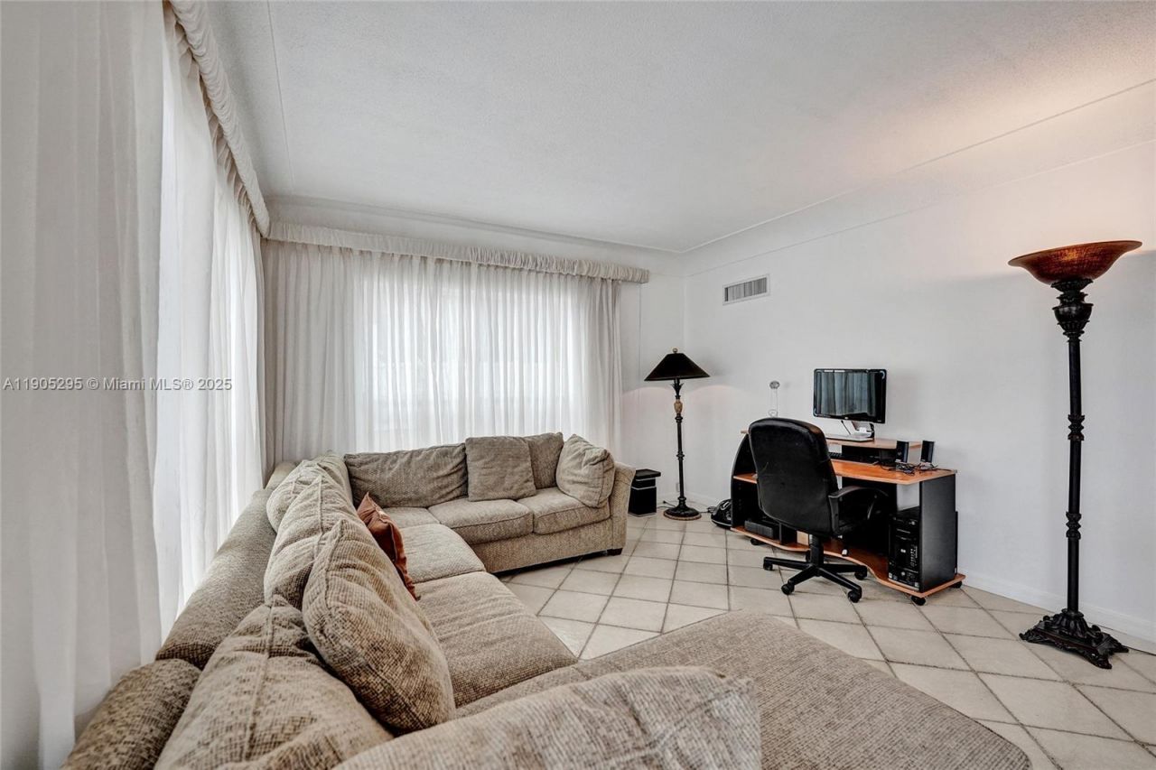 2889 NE 35th St, Fort Lauderdale, FL 33306 Photo