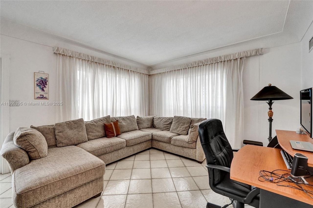 2889 NE 35th St, Fort Lauderdale, FL 33306 Photo