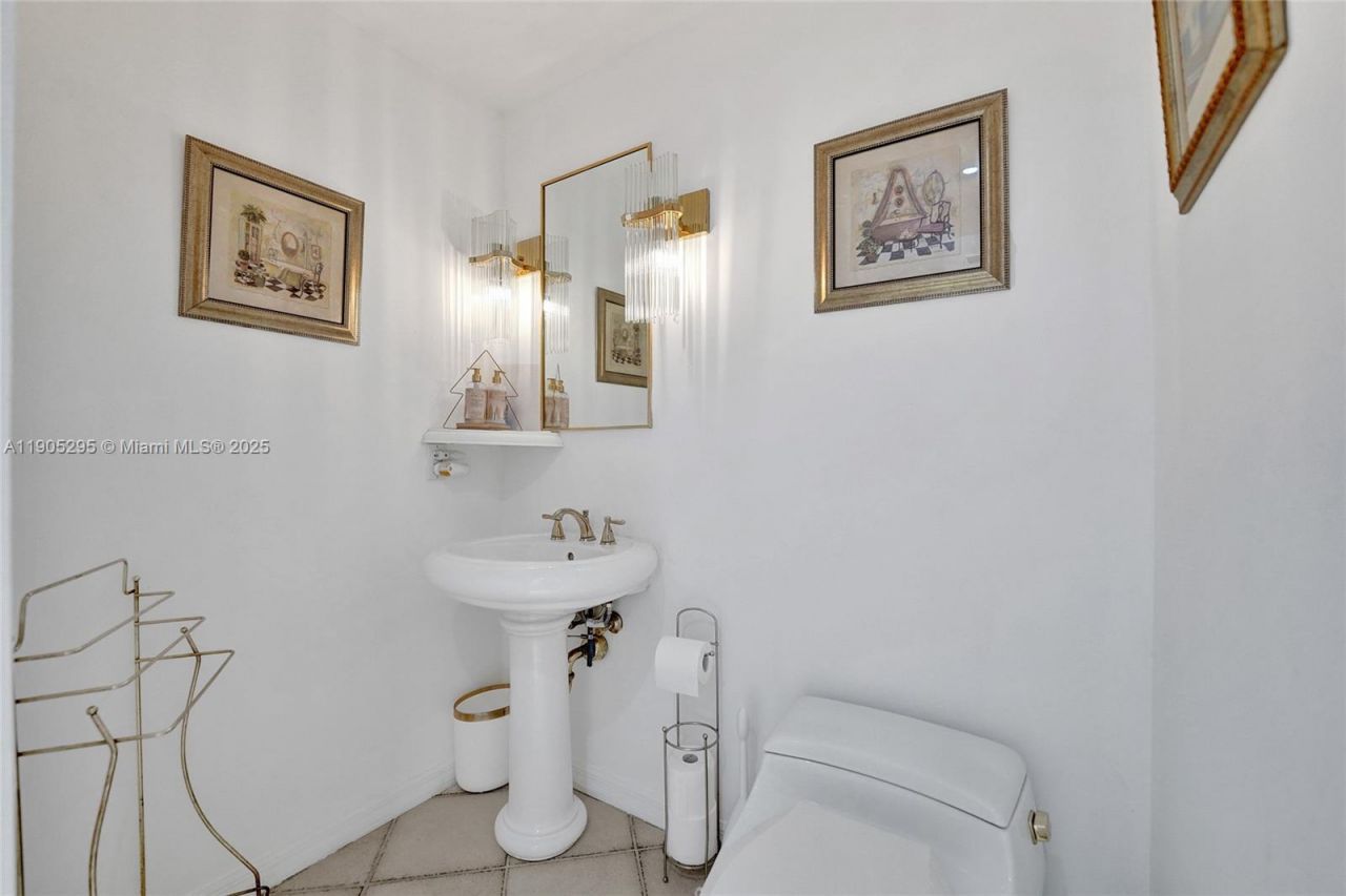 2889 NE 35th St, Fort Lauderdale, FL 33306 Photo