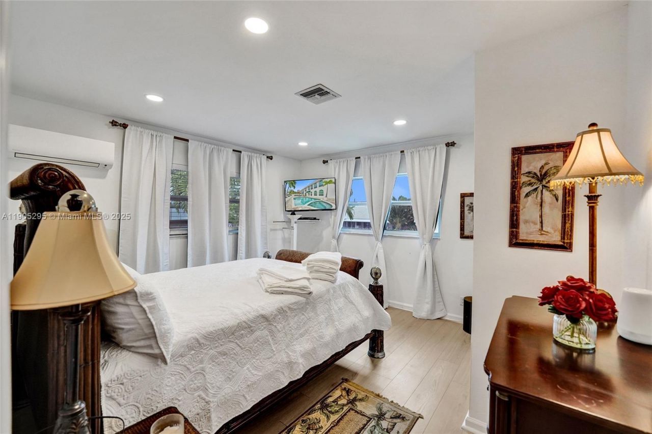 2889 NE 35th St, Fort Lauderdale, FL 33306 Photo