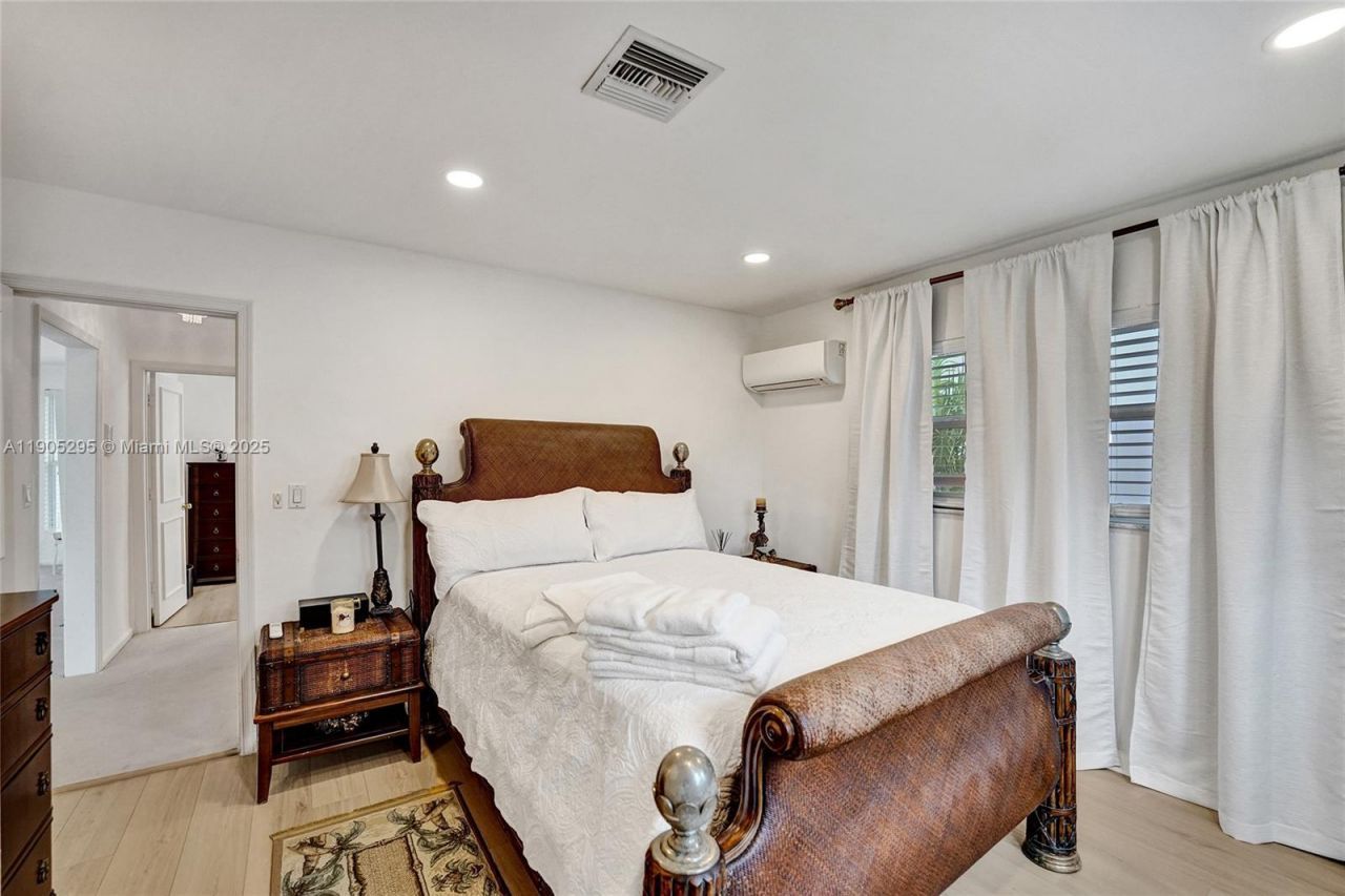 2889 NE 35th St, Fort Lauderdale, FL 33306 Photo