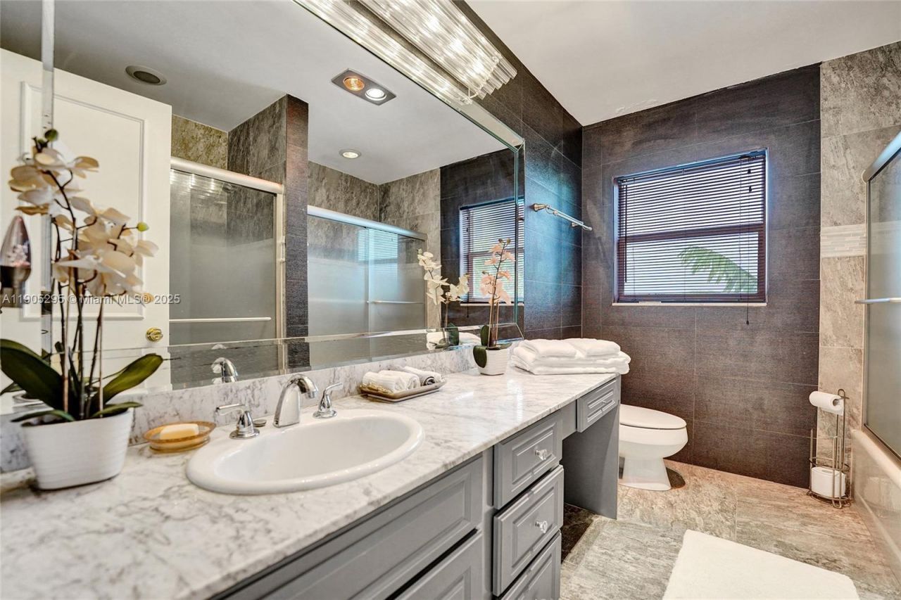 2889 NE 35th St, Fort Lauderdale, FL 33306 Photo