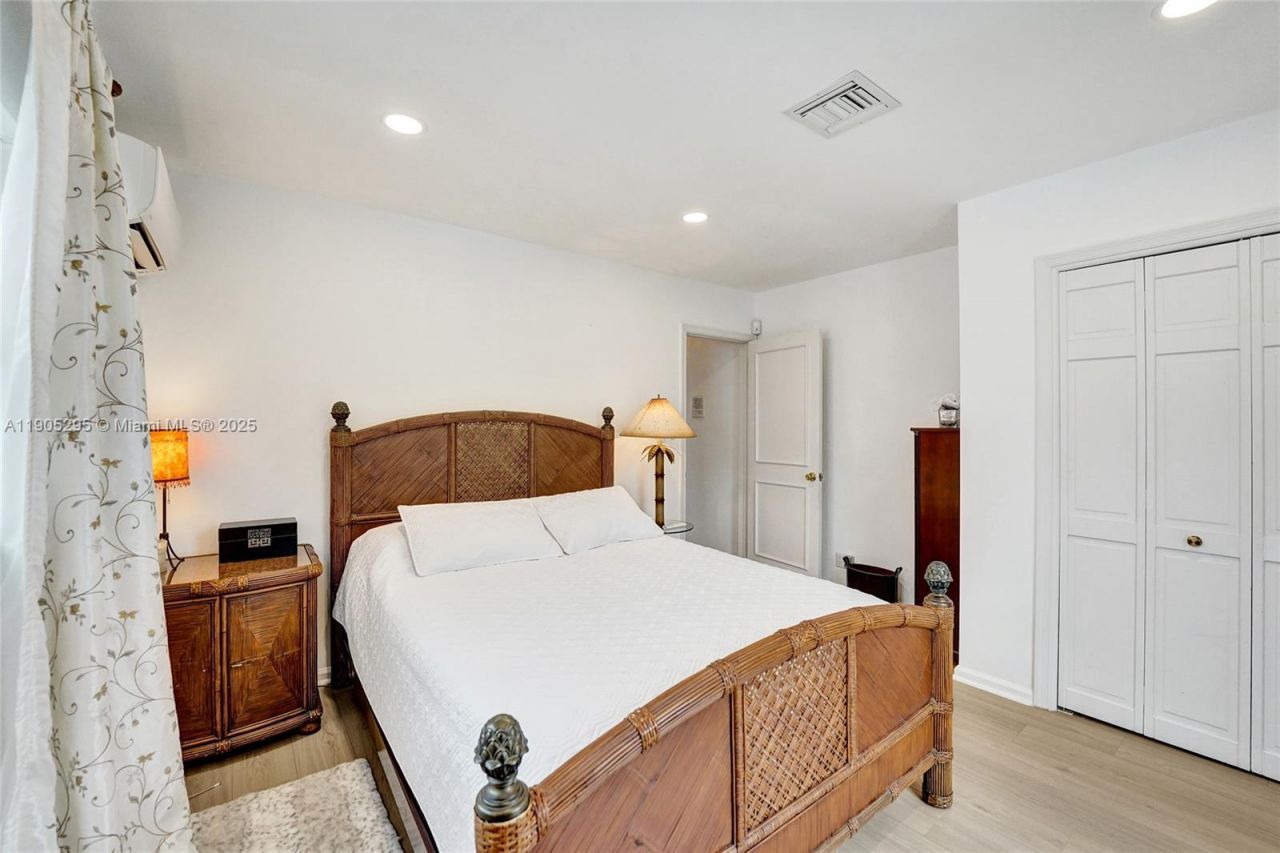 2889 NE 35th St, Fort Lauderdale, FL 33306 Photo