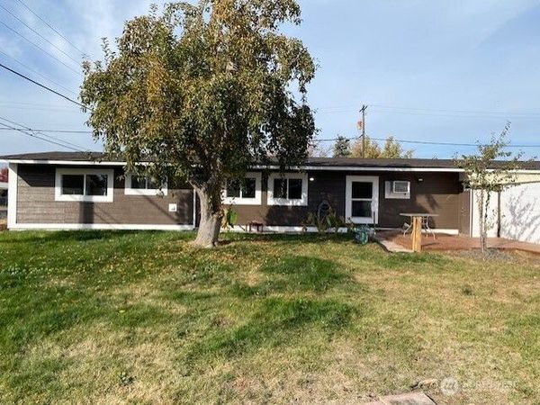 9016 Bong Loop Drive, Unit B, Moses Lake, WA 98837