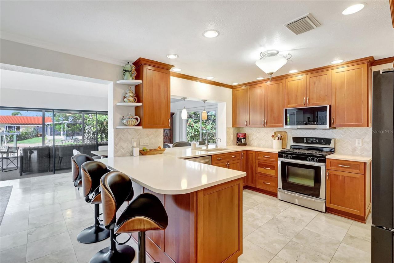 1389 47th Avenue Ne, Saint Petersburg, FL 33703 Photo