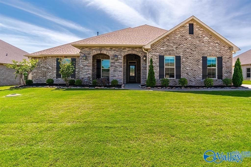 112 Waterweep Drive, Huntsville, AL 35806 Main Photo