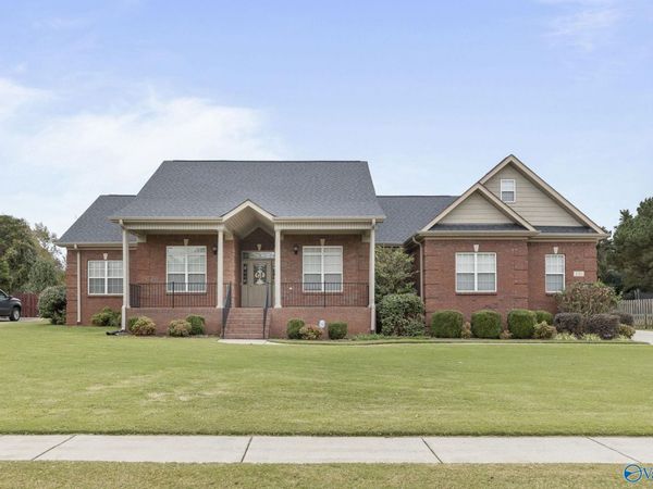230 Twin Lakes Drive, New Market, AL 35761