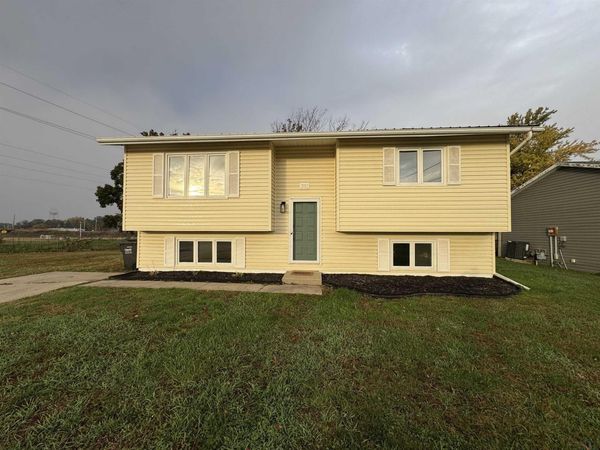 201 N MAIN ST, No. Sioux City, SD 57049