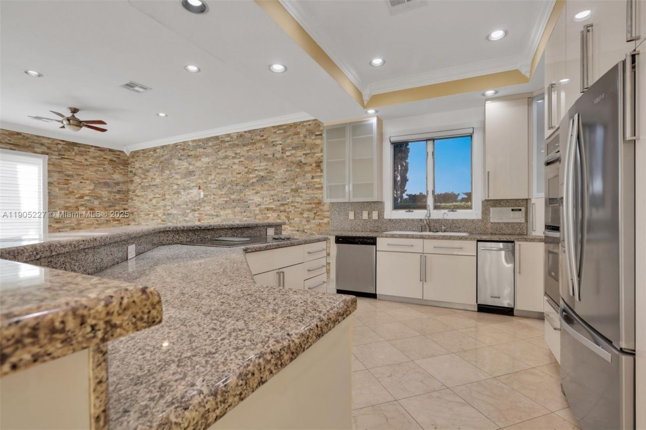 16232 NW 79th Ave, Miami Lakes, FL 33016 Photo