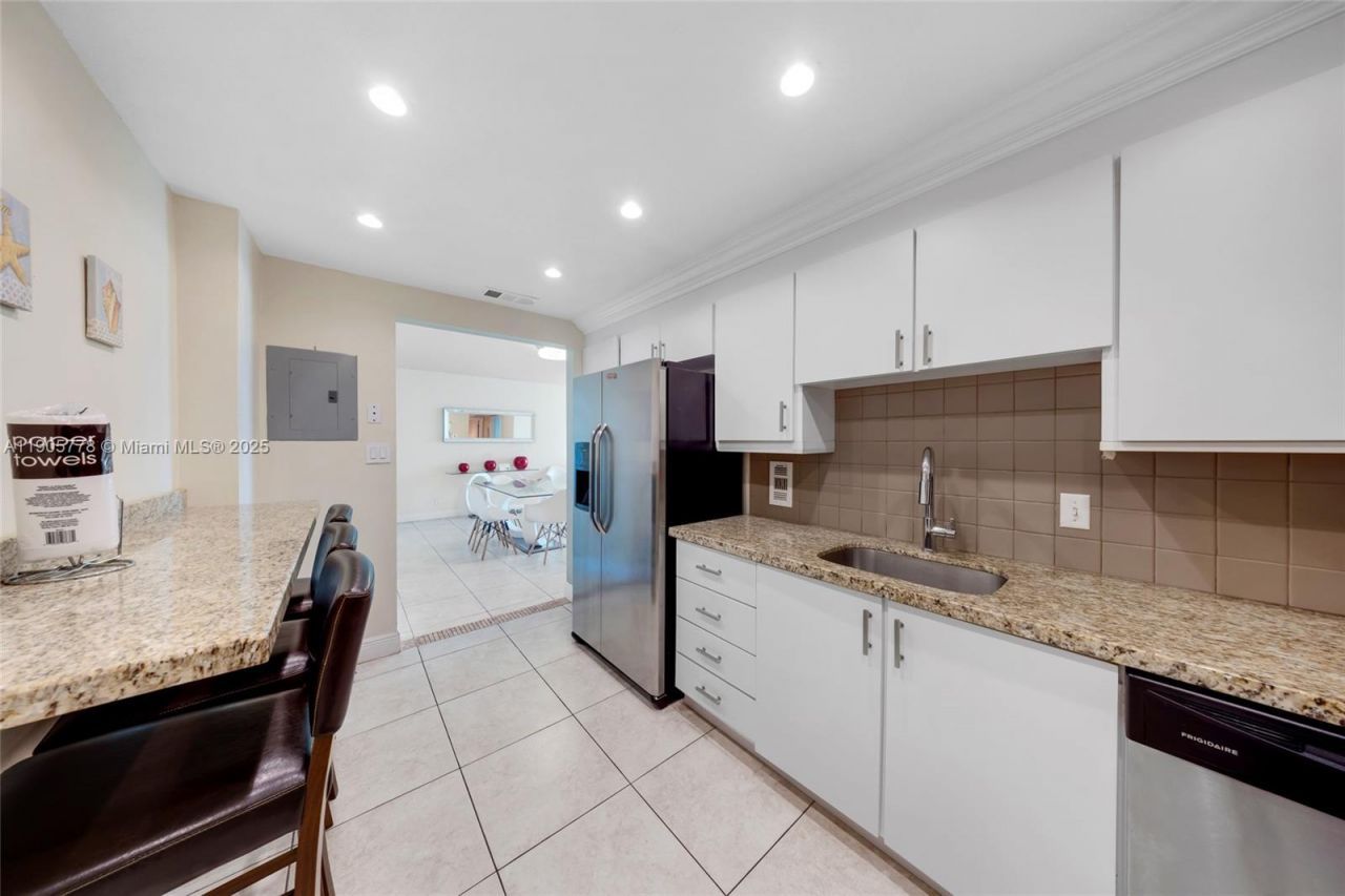 3801 S Ocean Dr, Unit 15R, Hollywood, FL 33019 Photo
