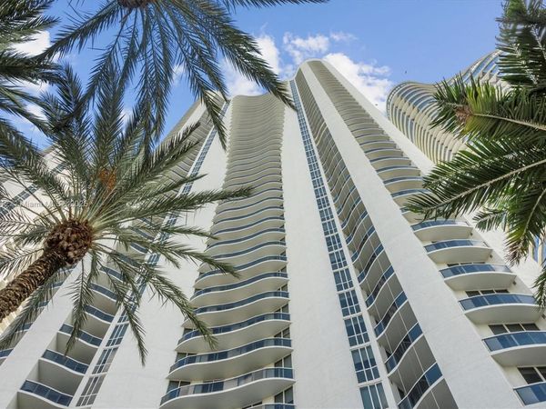 15811 Collins Ave, Unit 3405, Sunny Isles Beach, FL 33160