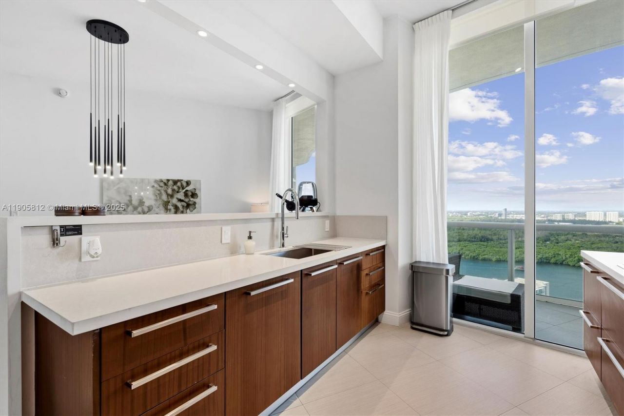 15811 Collins Ave, Unit 3405, Sunny Isles Beach, FL 33160 Photo