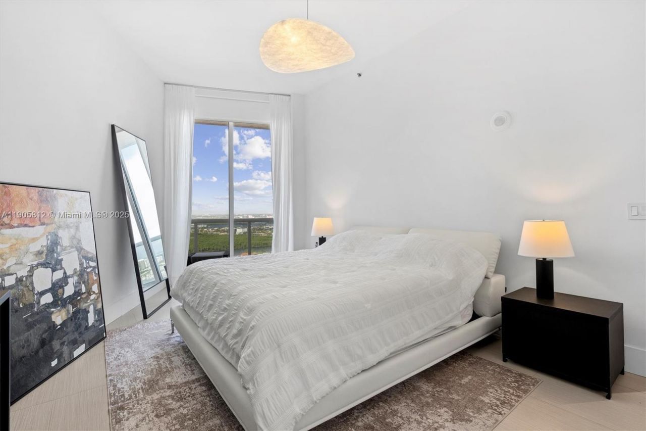 15811 Collins Ave, Unit 3405, Sunny Isles Beach, FL 33160 Photo