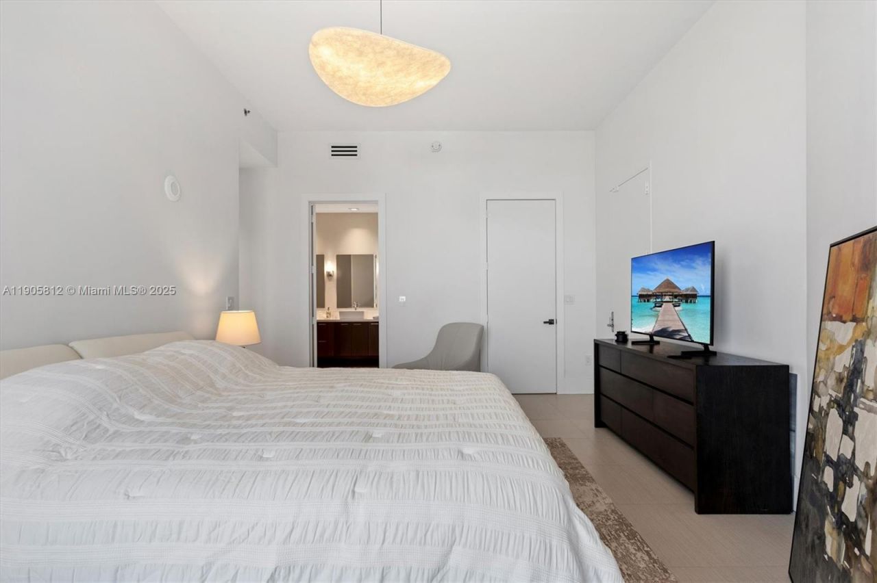 15811 Collins Ave, Unit 3405, Sunny Isles Beach, FL 33160 Photo