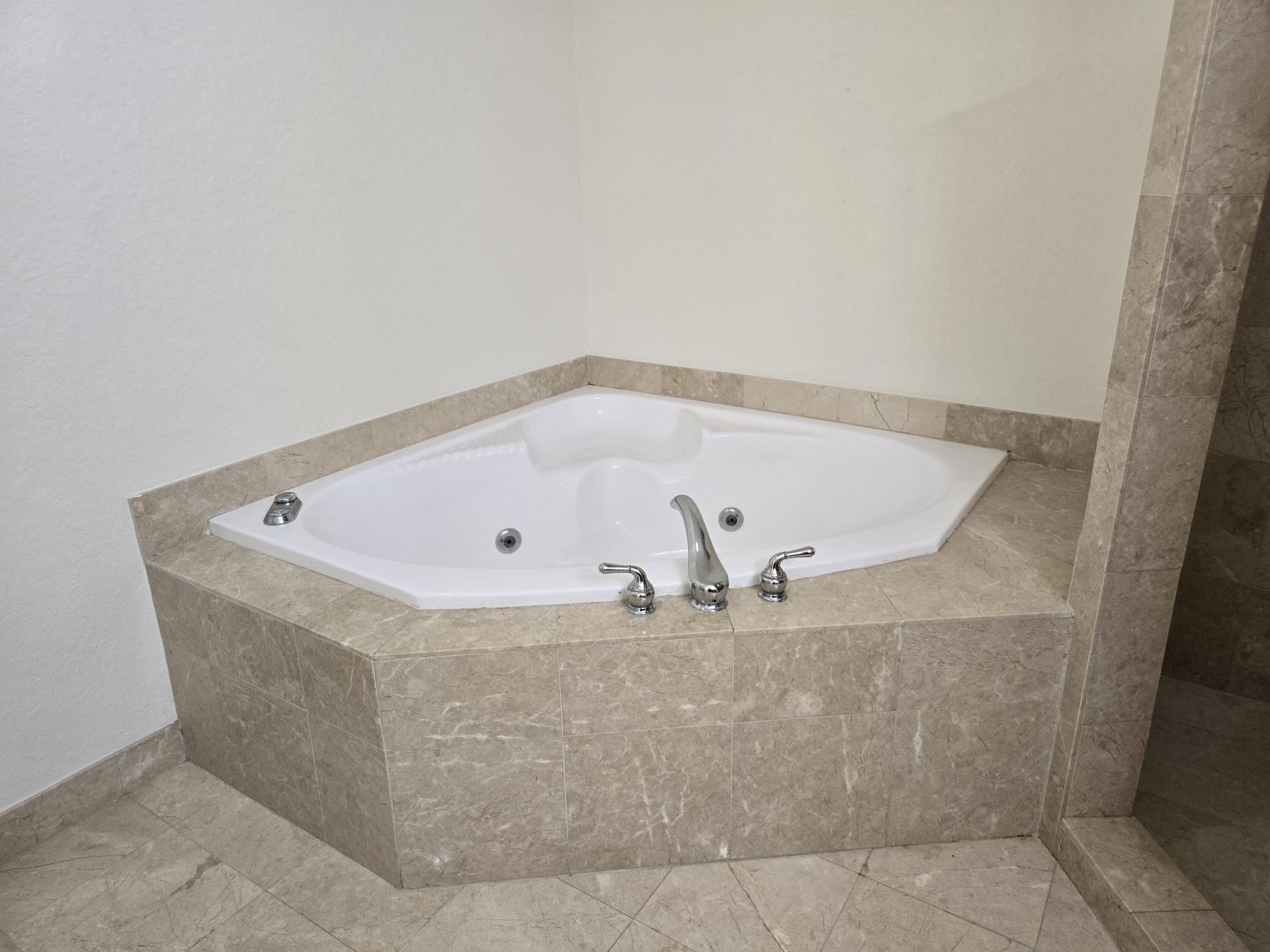 1640 Presidential Way, Unit 403, West Palm Beach, FL 33401 Photo