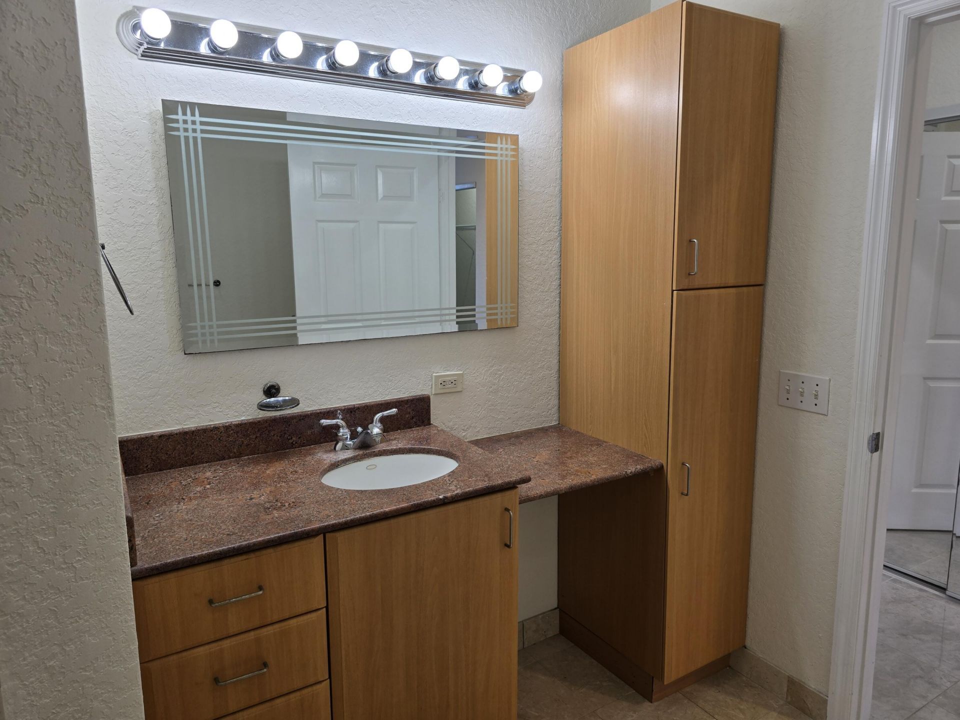 1640 Presidential Way, Unit 403, West Palm Beach, FL 33401 Photo