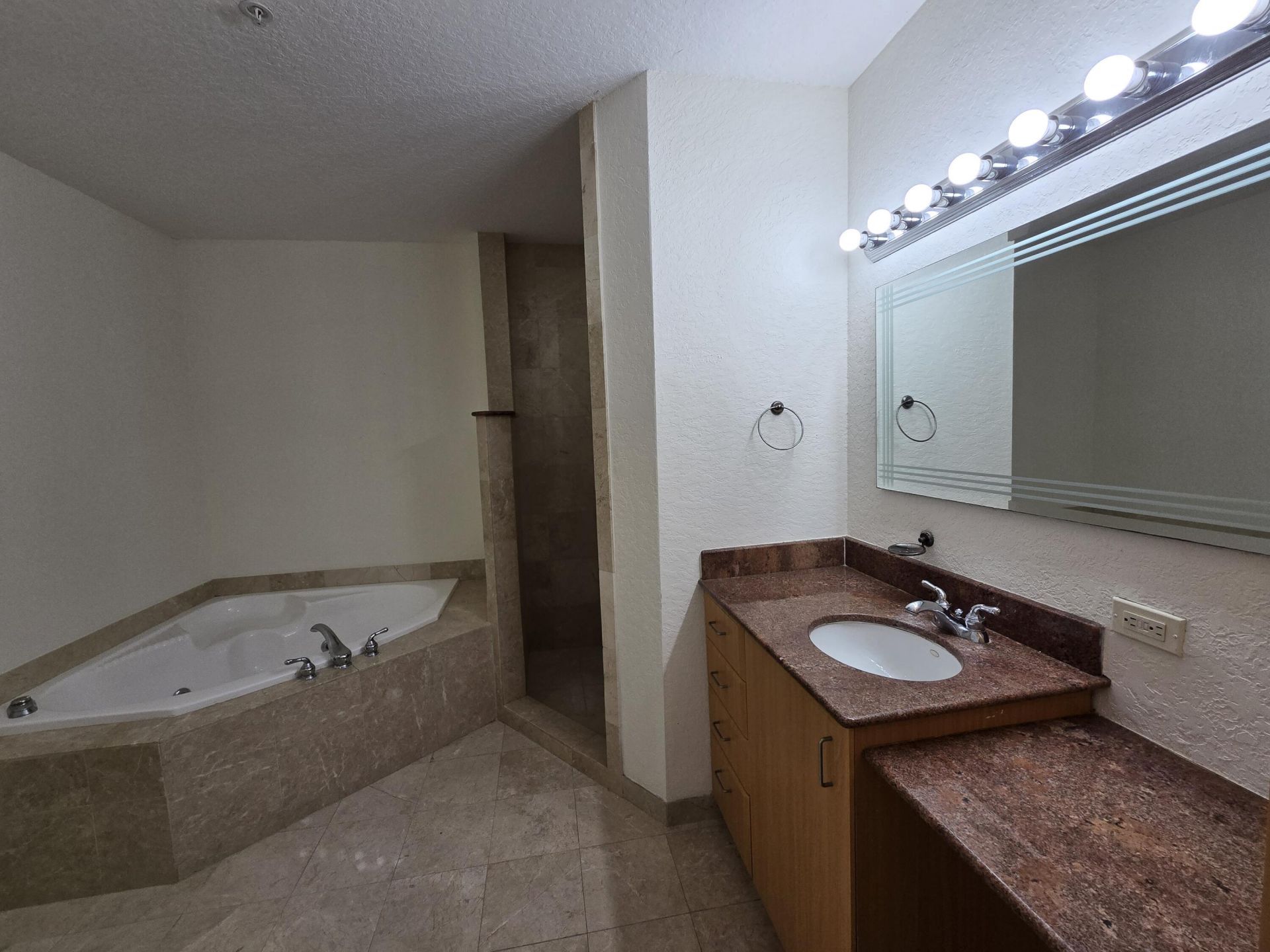 1640 Presidential Way, Unit 403, West Palm Beach, FL 33401 Photo