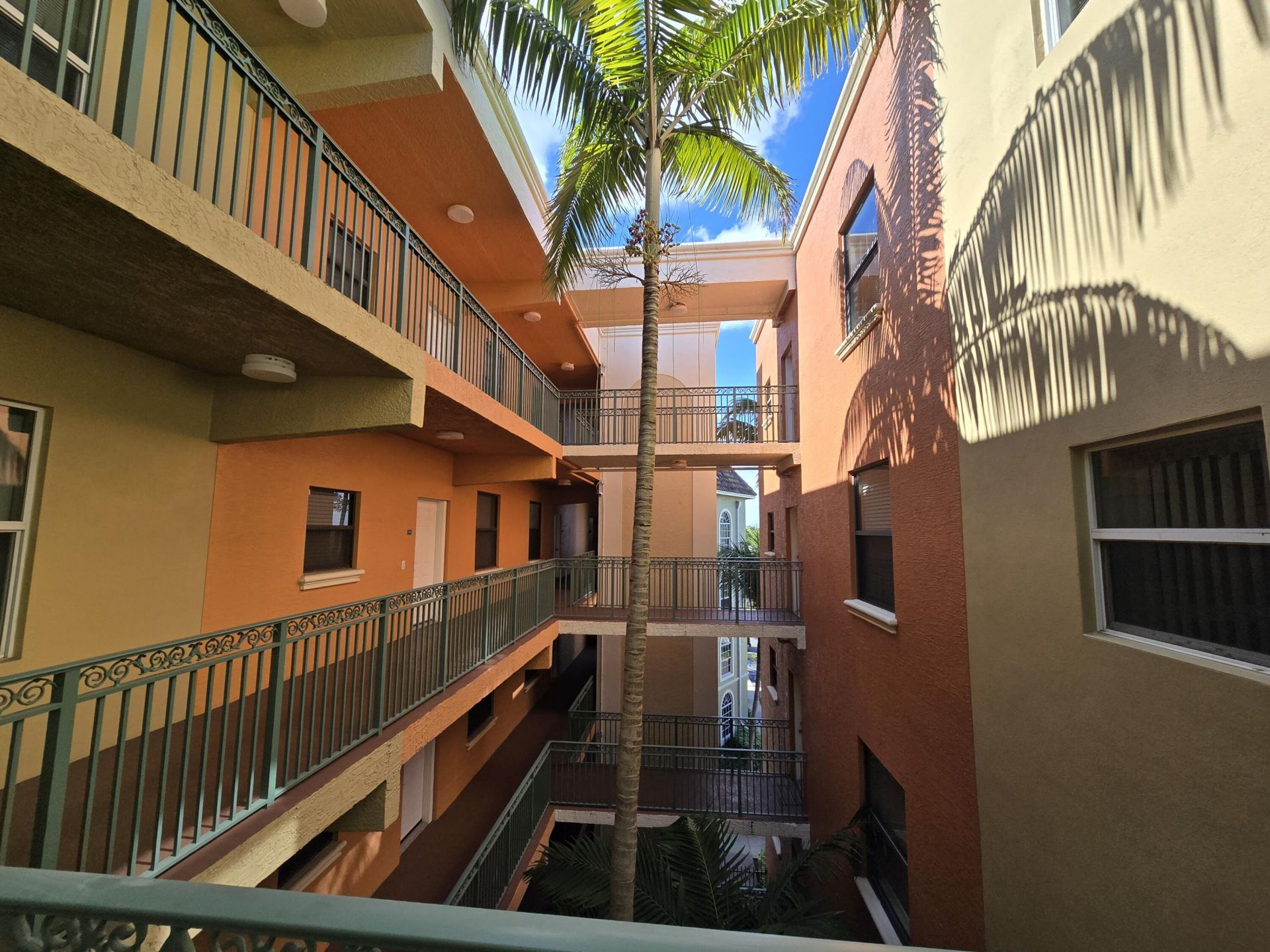 1640 Presidential Way, Unit 403, West Palm Beach, FL 33401 Photo