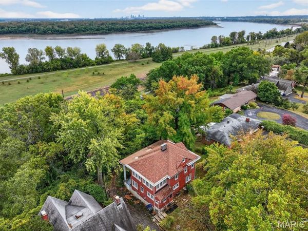 9914 Parkway Drive, St Louis, MO 63137