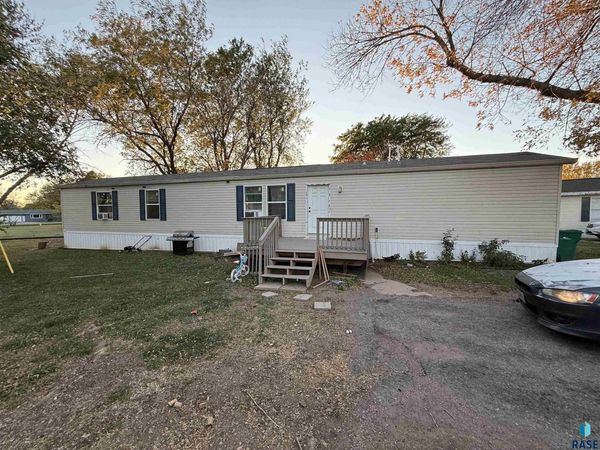 6317 Pine Meadows Pl, Sioux Falls, SD 57107