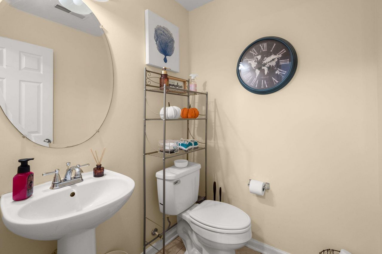 5231 Fernland Way Photo 12