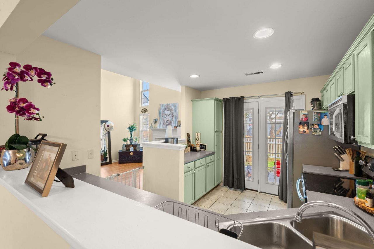 5231 Fernland Way Photo 8