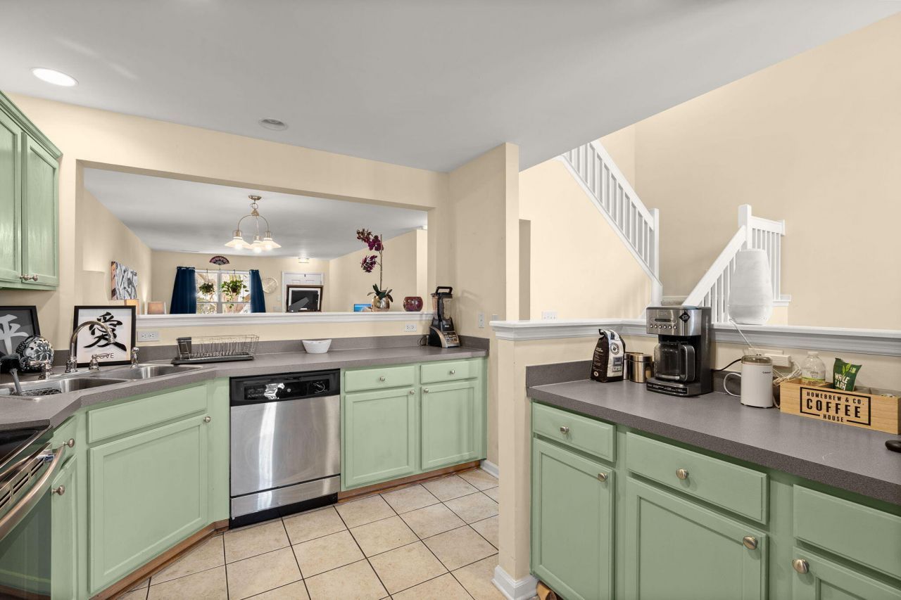 5231 Fernland Way Photo 9