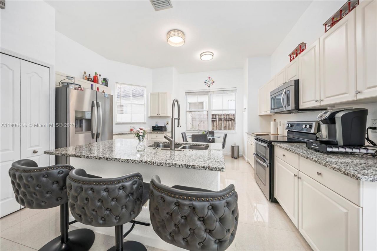 18000 NW 90th Pl, Hialeah, FL 33018 Photo