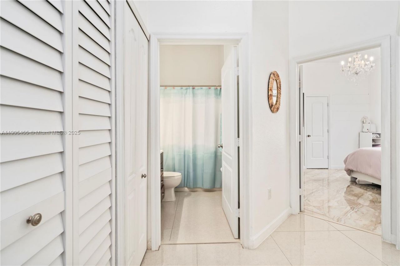 18000 NW 90th Pl, Hialeah, FL 33018 Photo