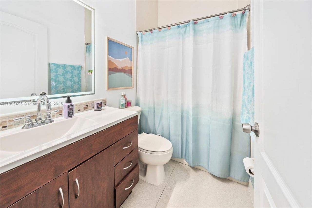 18000 NW 90th Pl, Hialeah, FL 33018 Photo
