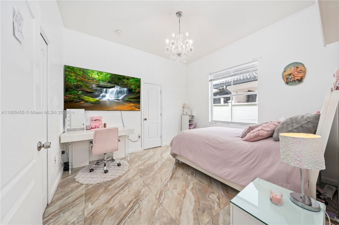 18000 NW 90th Pl, Hialeah, FL 33018 Photo
