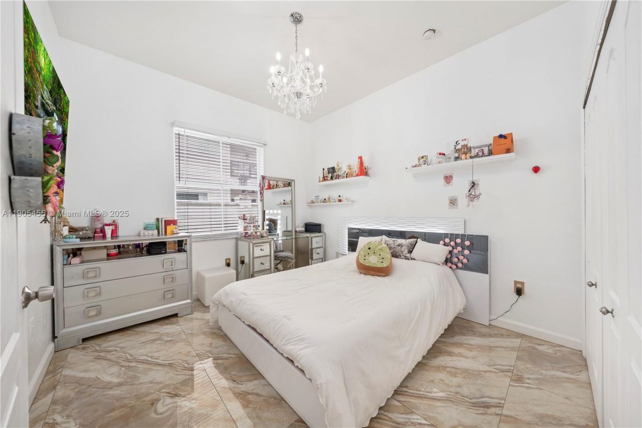 18000 NW 90th Pl, Hialeah, FL 33018 Photo