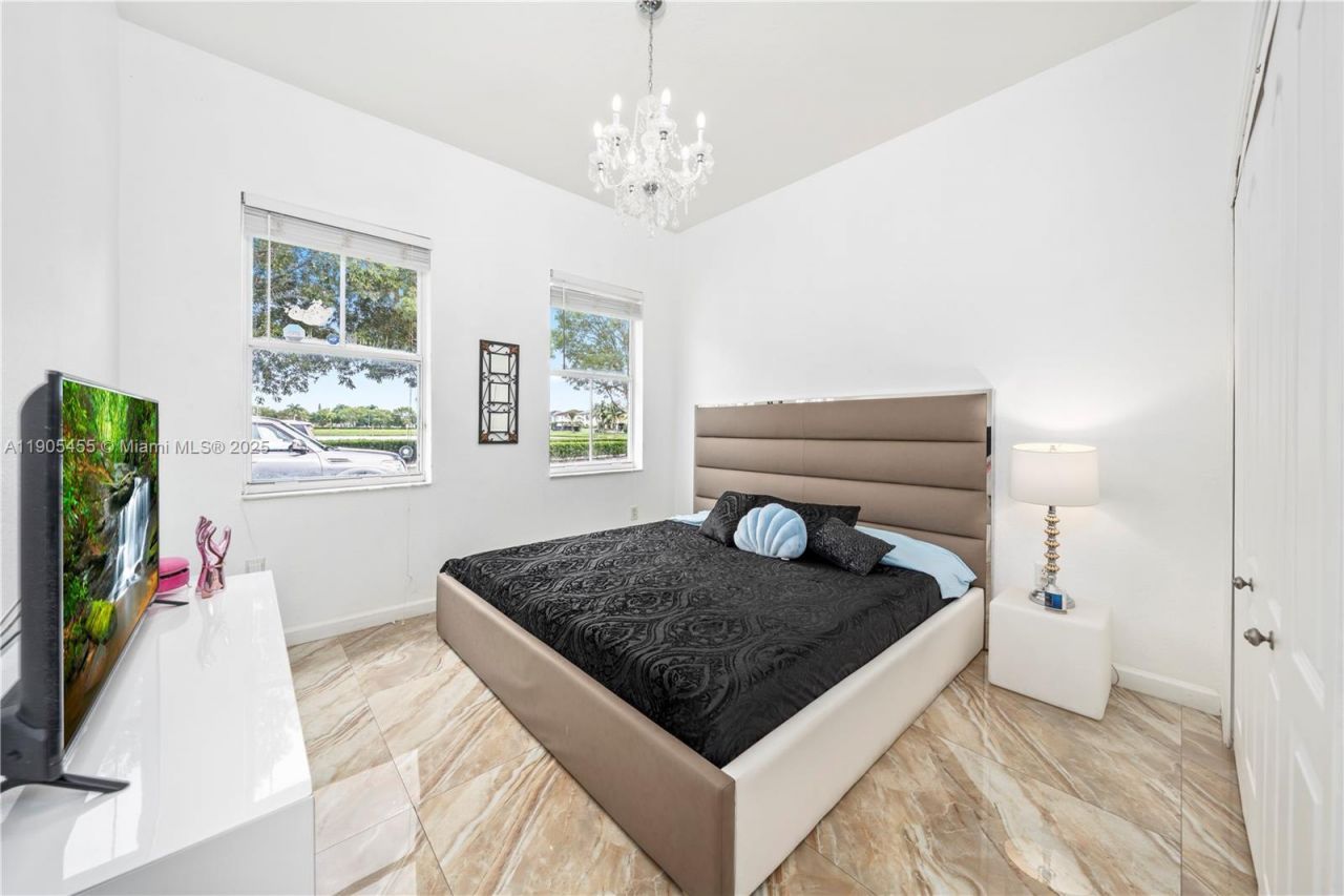 18000 NW 90th Pl, Hialeah, FL 33018 Photo