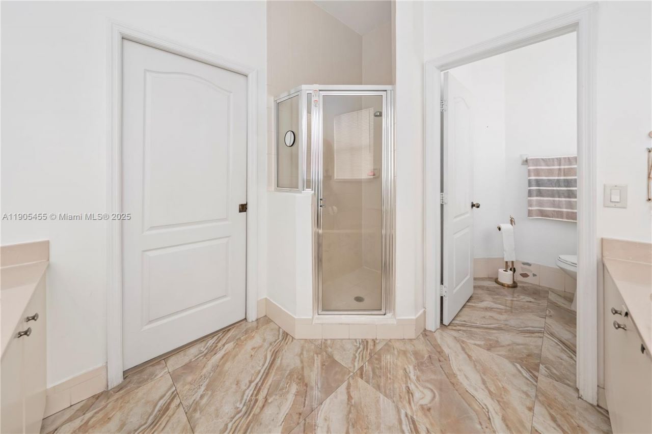 18000 NW 90th Pl, Hialeah, FL 33018 Photo