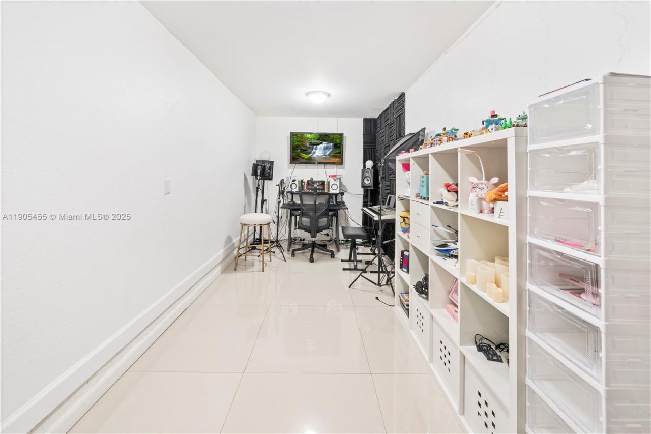18000 NW 90th Pl, Hialeah, FL 33018 Photo
