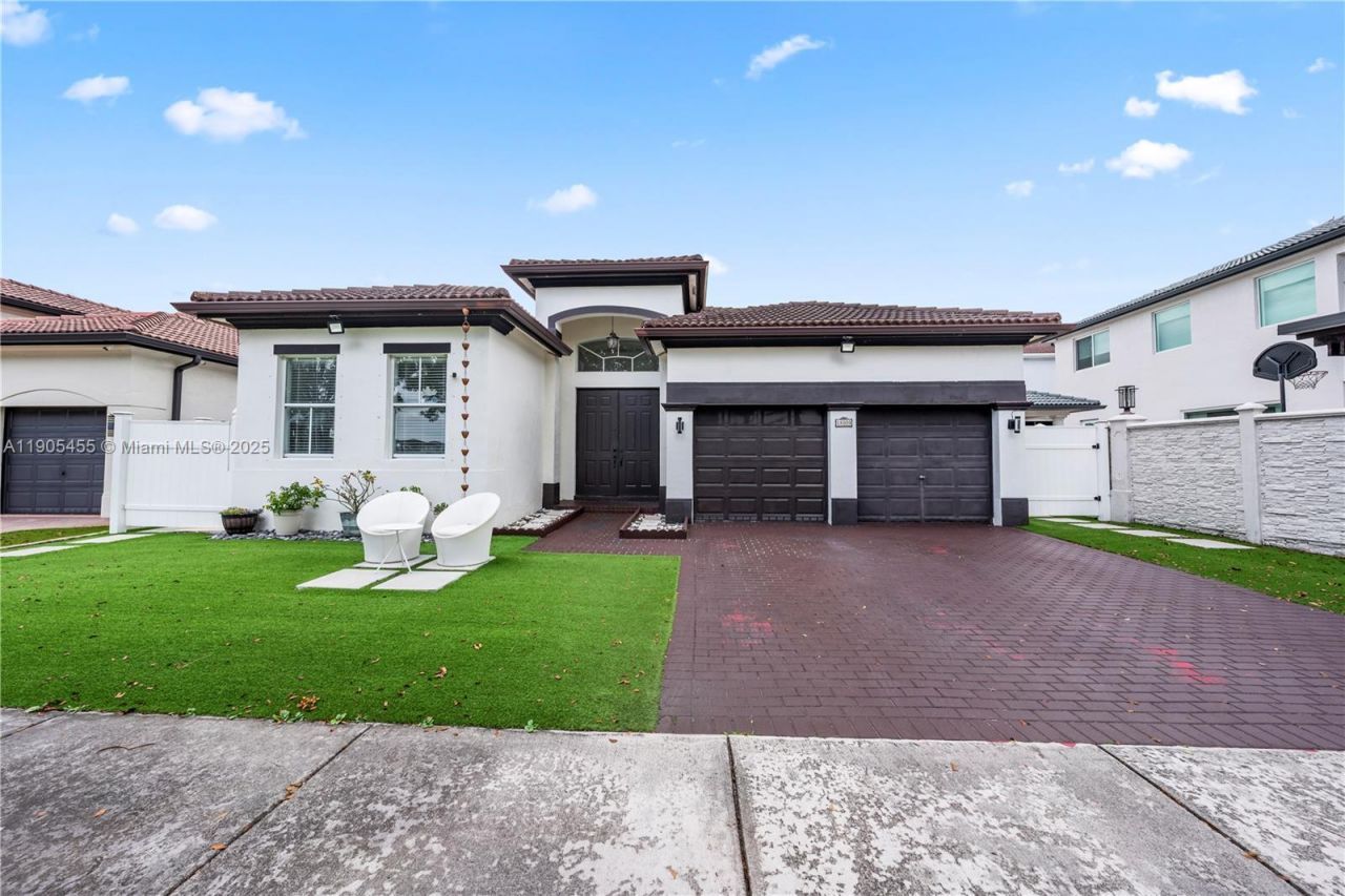 18000 NW 90th Pl, Hialeah, FL 33018 Photo