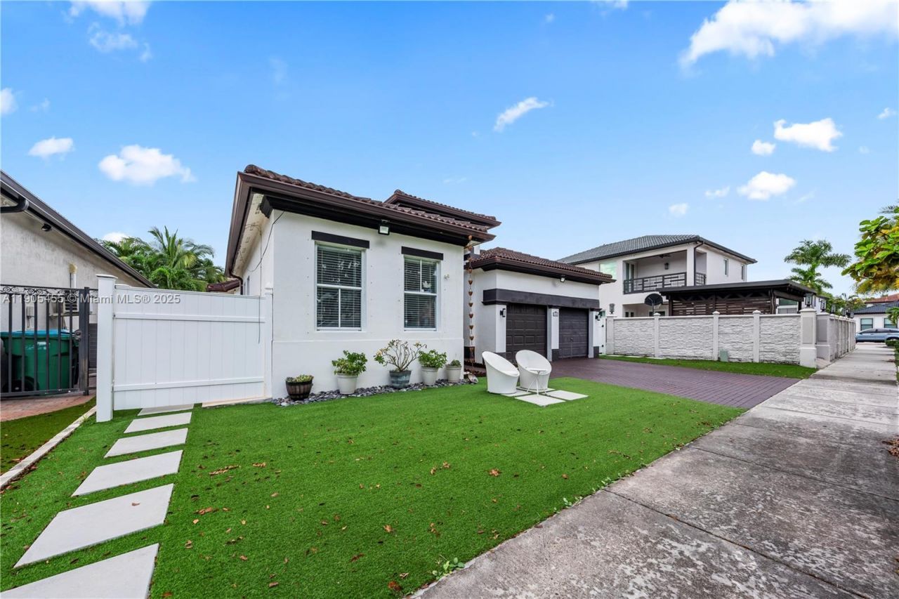 18000 NW 90th Pl, Hialeah, FL 33018 Photo