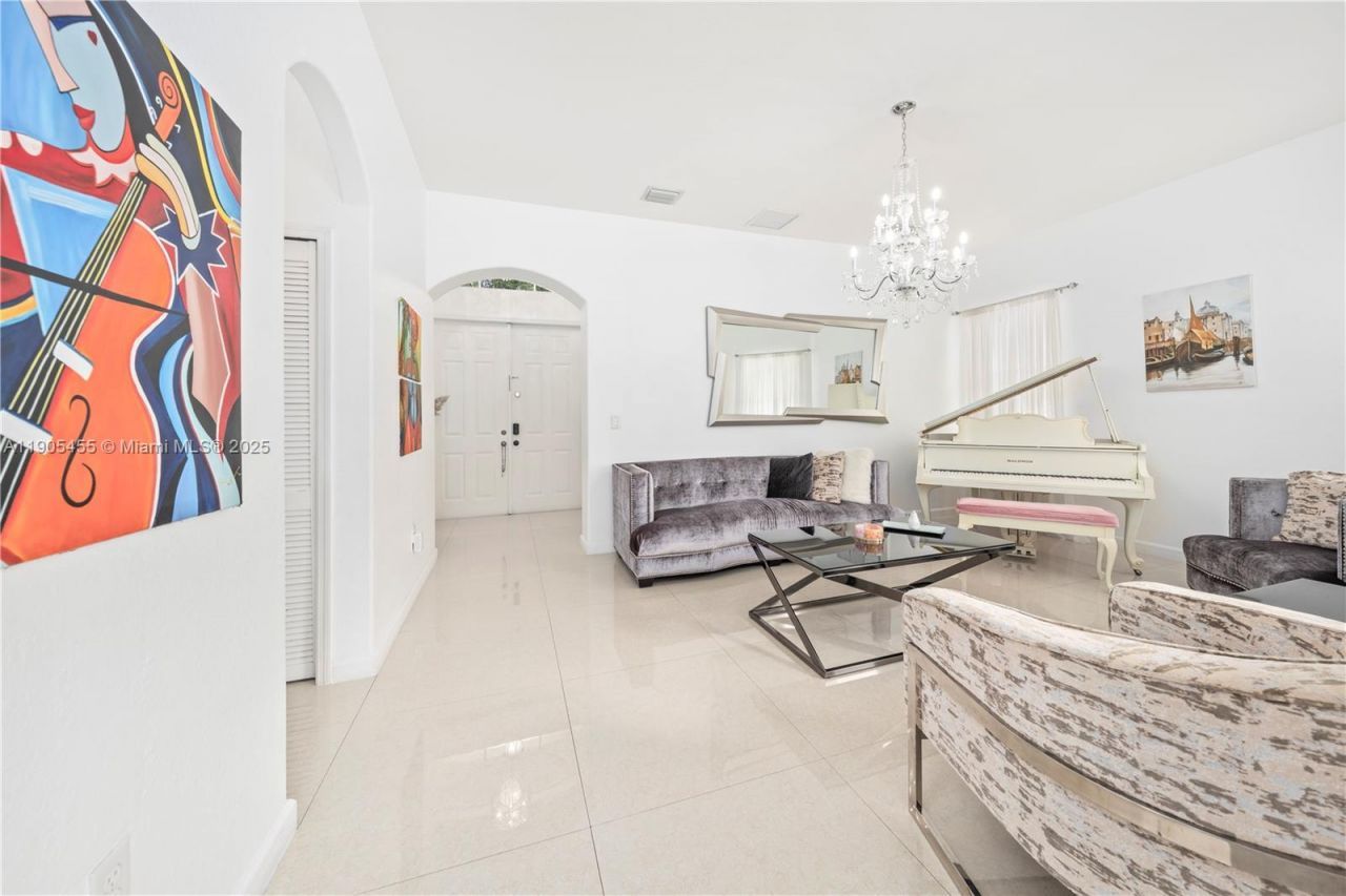 18000 NW 90th Pl, Hialeah, FL 33018 Photo