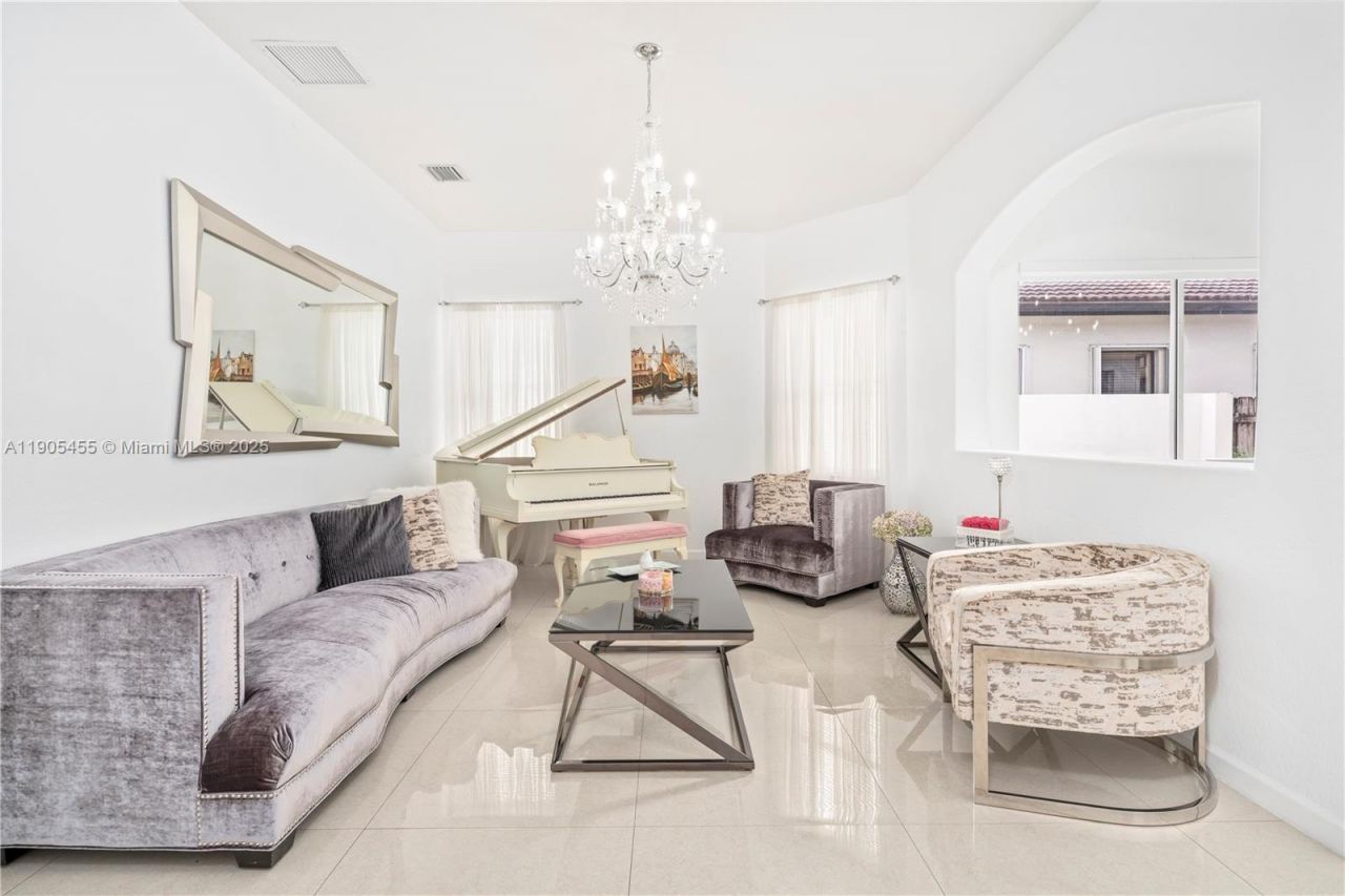 18000 NW 90th Pl, Hialeah, FL 33018 Photo