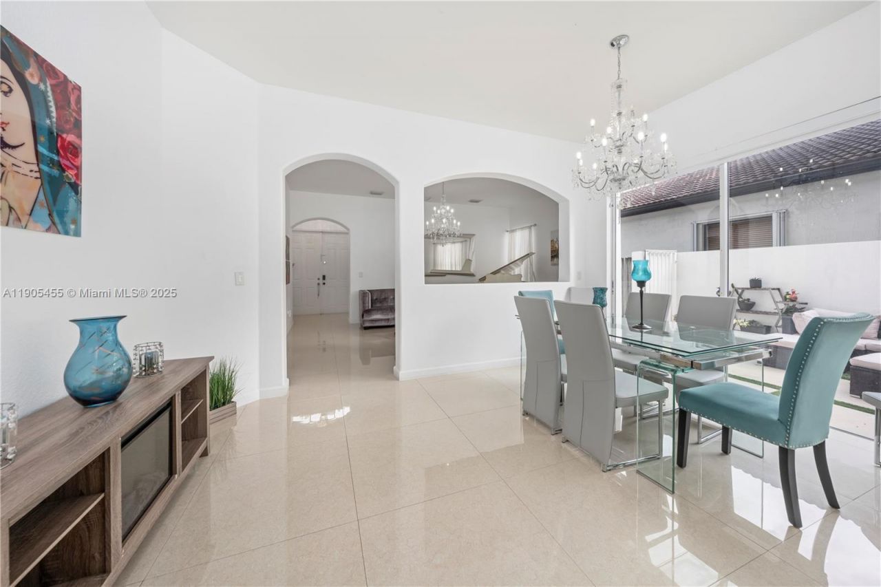 18000 NW 90th Pl, Hialeah, FL 33018 Photo