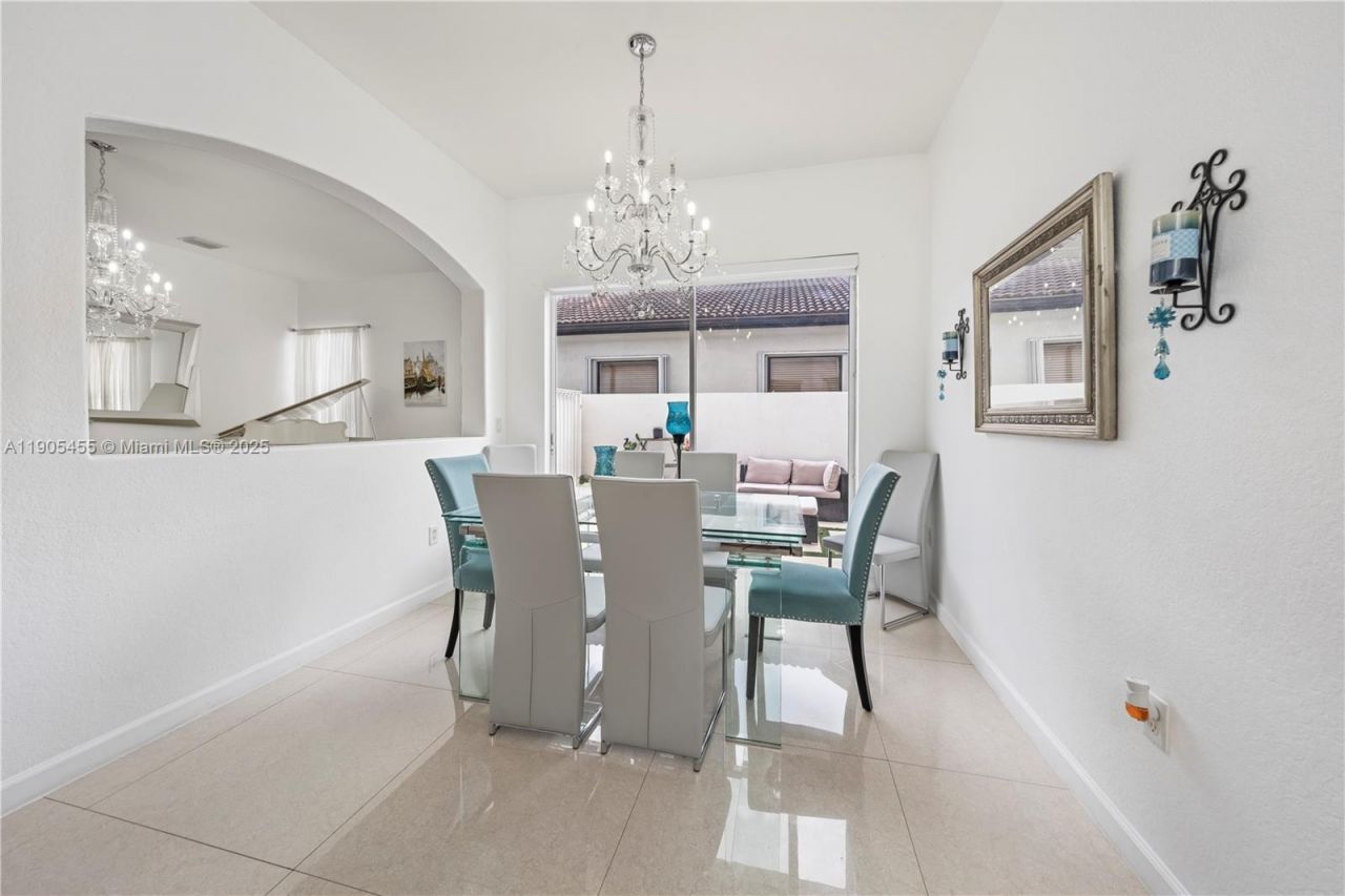 18000 NW 90th Pl, Hialeah, FL 33018 Photo