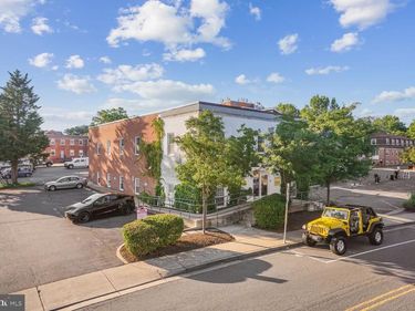 105 MAPLE AVENUE N, FALLS CHURCH, VA 22046